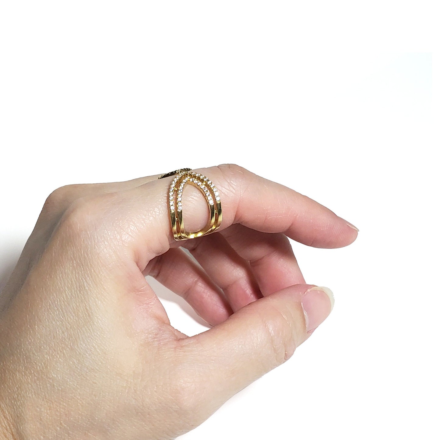 Pave V Ring