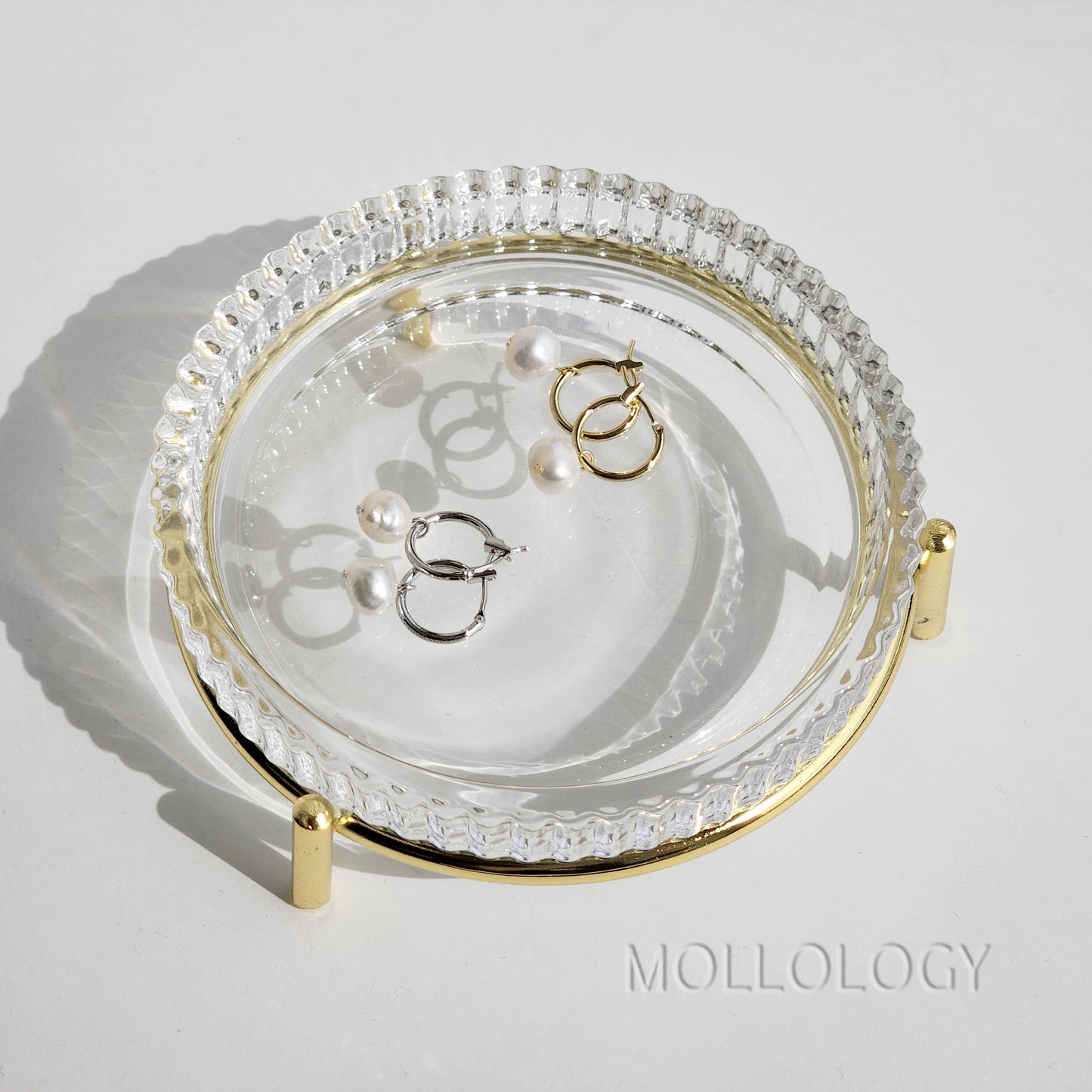 These Freshwater Pearl Huggies feature lustrous natural pearls on dainty gold huggie hoops, creating an elegant yet minimalist look that works for every day. Perfect as everyday pearl earrings or for dressing up, these lightweight hoops are ideal for layering with other earrings and make a beautiful gift for her.