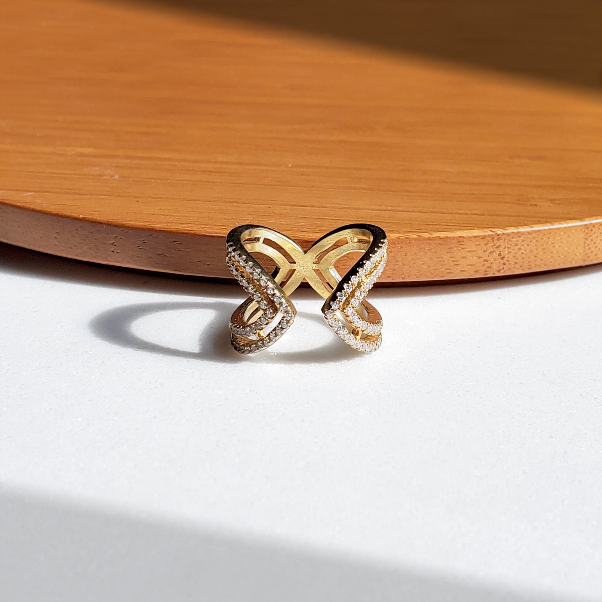Pave V Ring