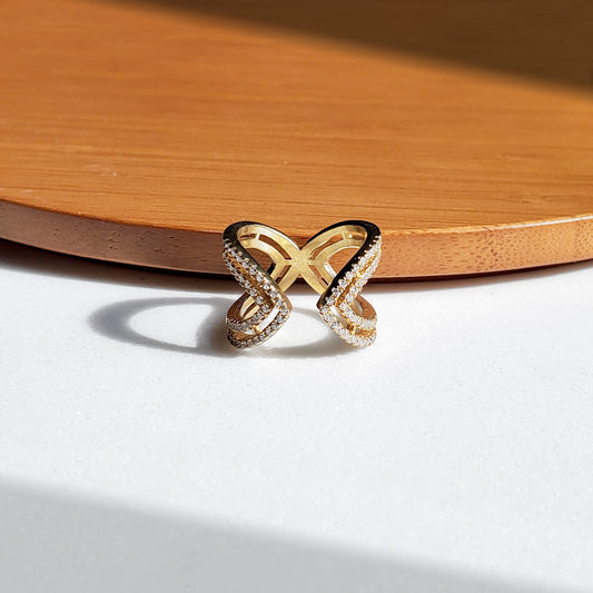 Pave V Ring
